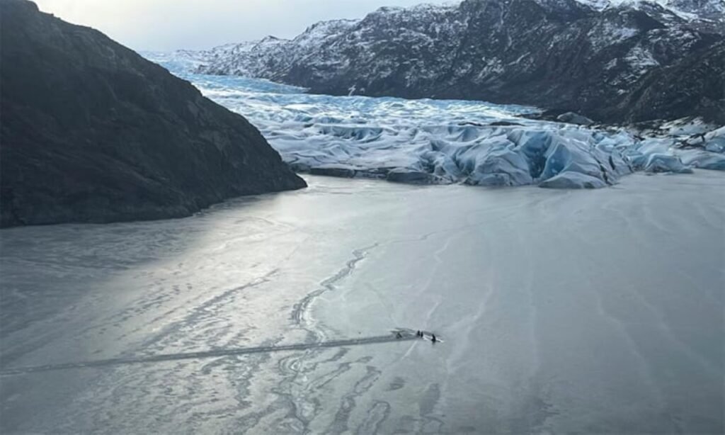 Pilot and Children Survive Alaska Plane Crash into Icy Lake